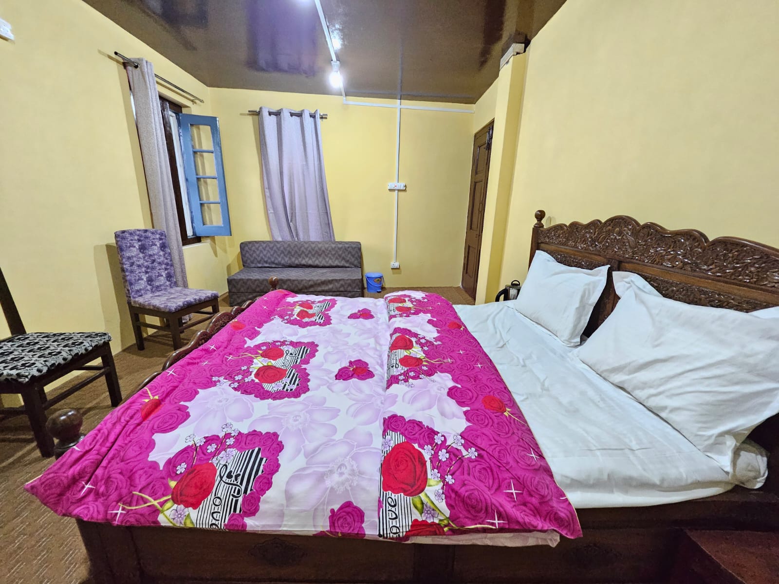 First Floor Family Room (4 Guests)